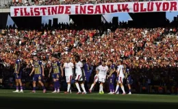 Galatasaray tribünlerinde büyük duyarlılık! Unutturmuyorlar